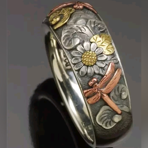 Jewelry - Beautiful Dragonfly with Sunflowers Ring Size 10 Tibetan Silver